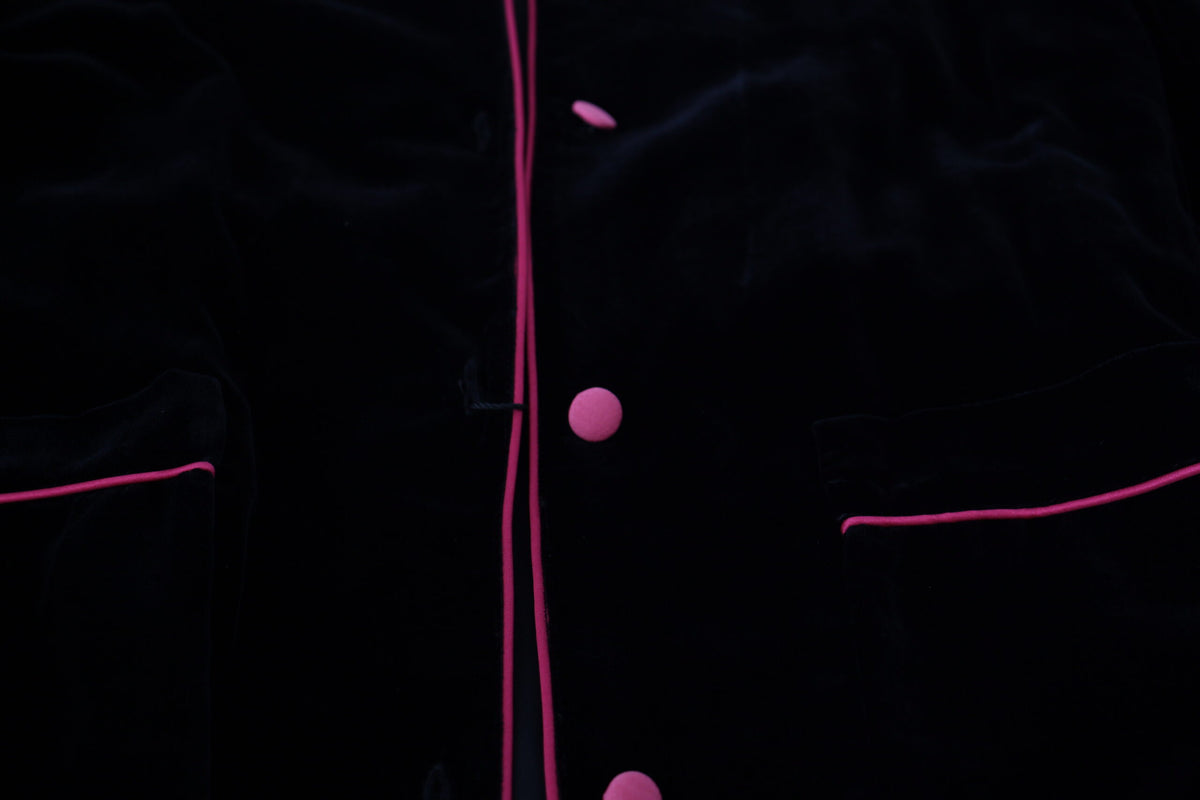 جاكيت بليزر بقصة أزرار وياقة على الخصر من دولتشي آند غابانا، لون أسود وفيزكوز