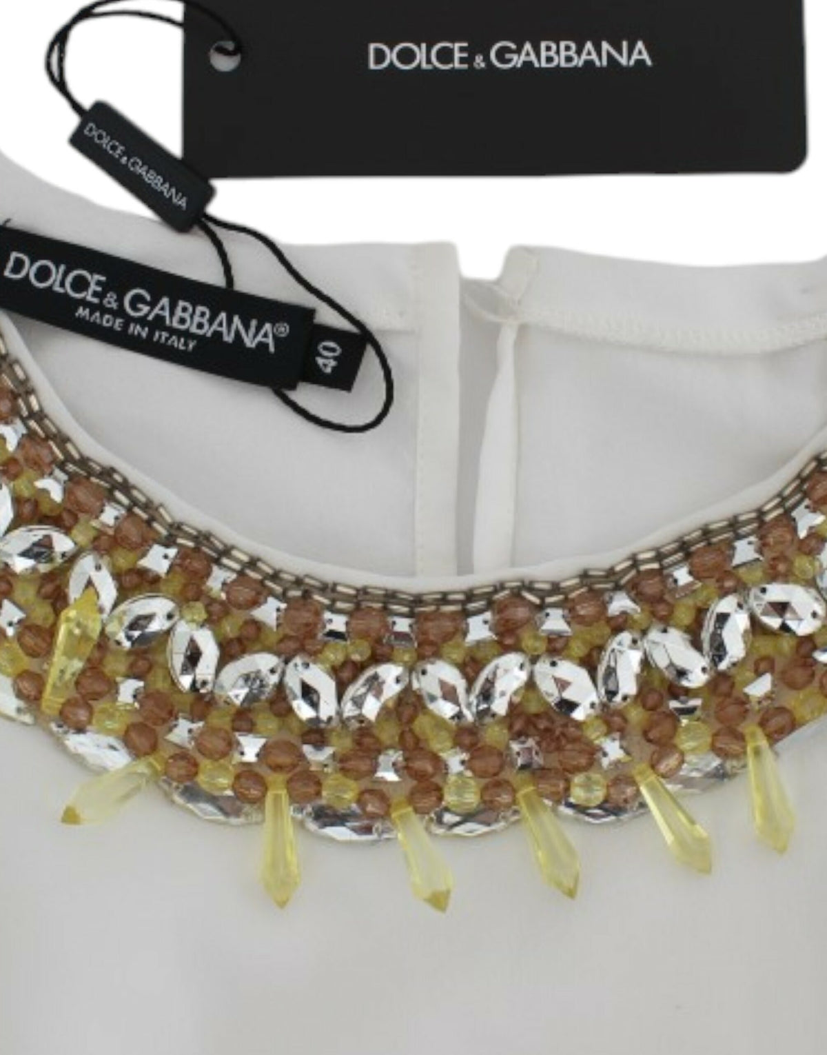 توب بدون أكمام من Dolce & Gabbana باللون الأبيض مرصّع بالكريستال