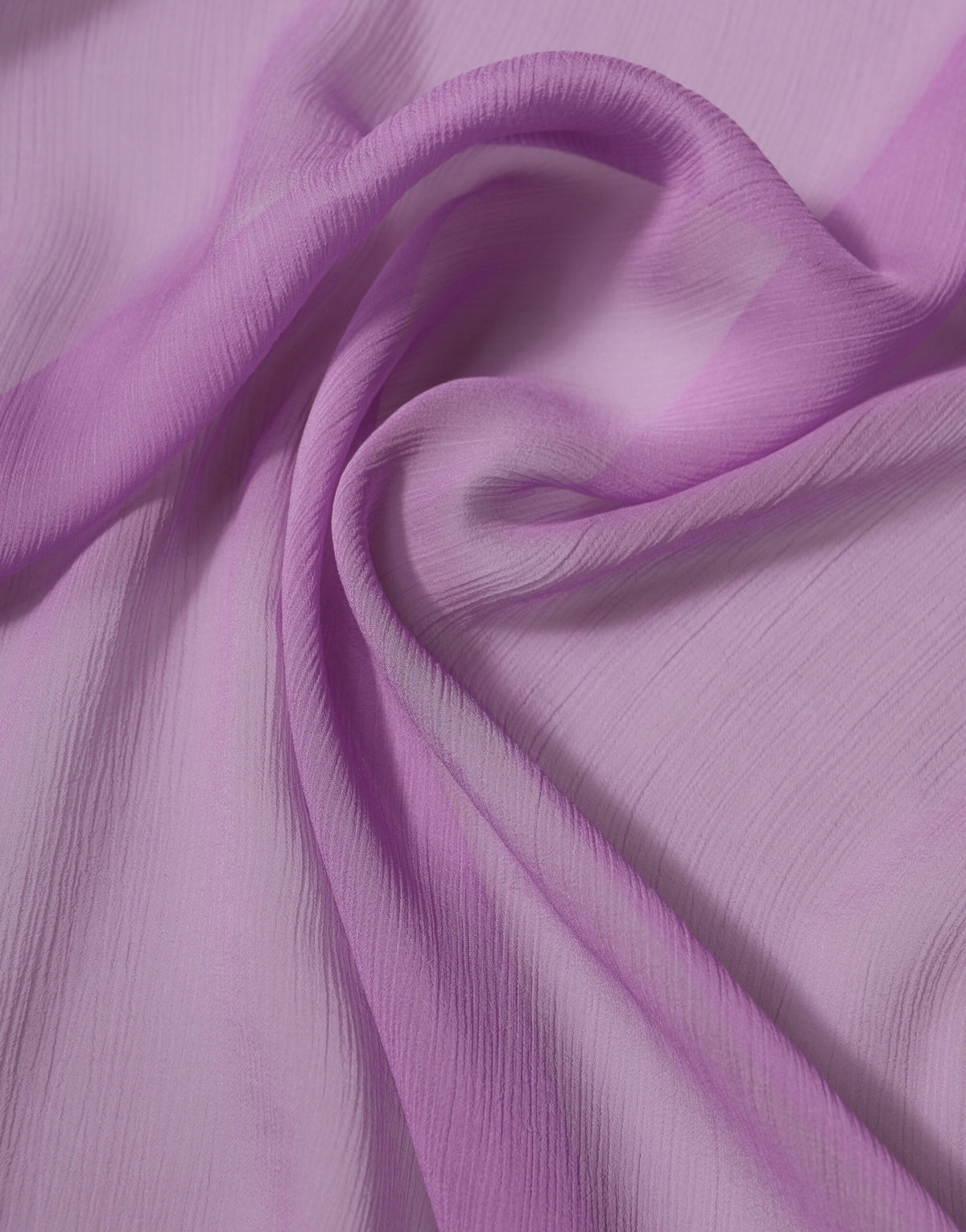 وشاح رقبة حرير دولتشي آند غابانا، لون بنفسجي فاتح، مقاس 114 سم × 114 سم