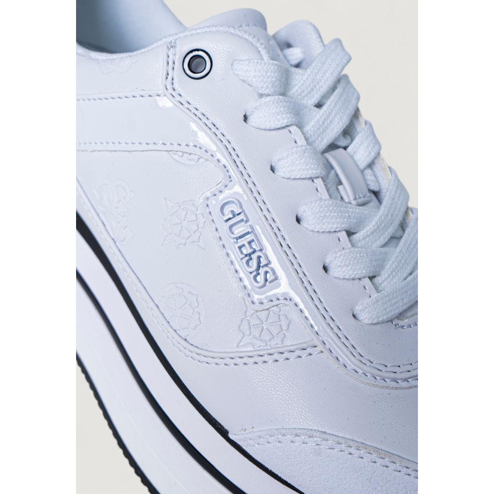 حذاء رياضي بلاتفورم أبيض من البوليستر من Guess