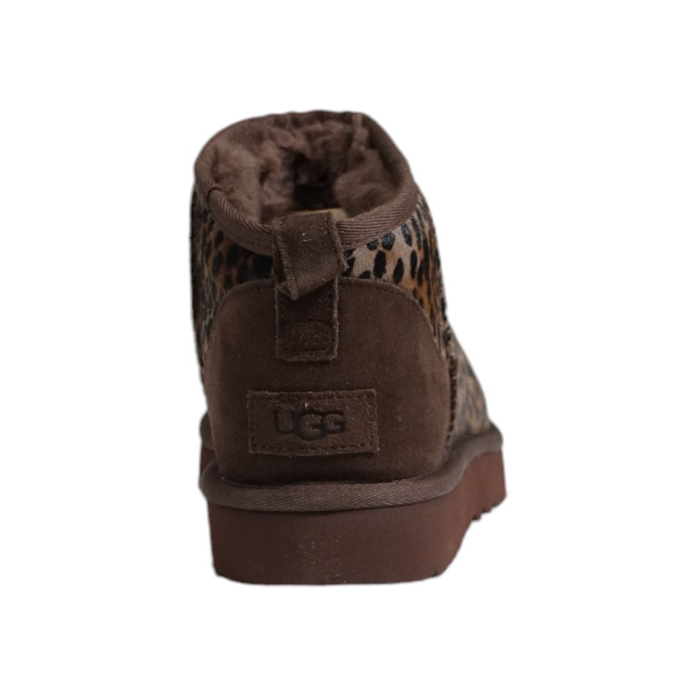 جزمة الكاحل UGG من جلد الشامواه البني