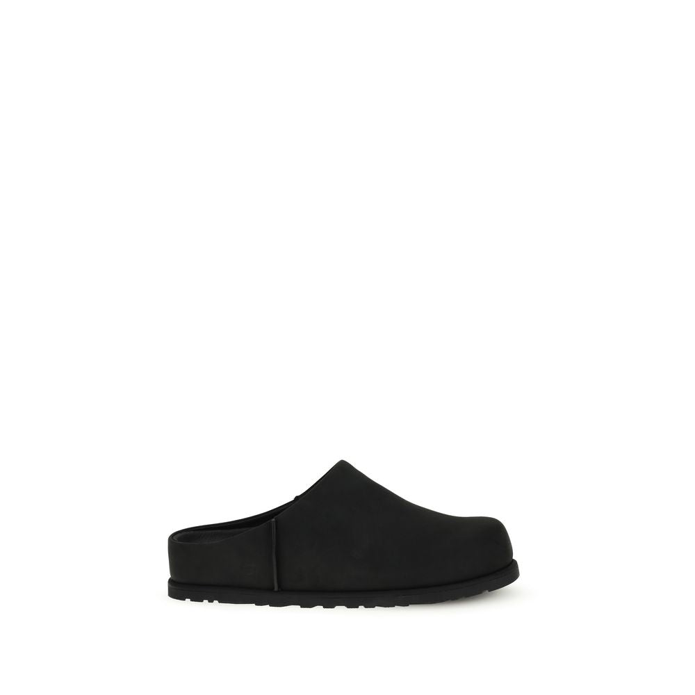 نعال UGG سوداء من جلد عجل البوس توروس