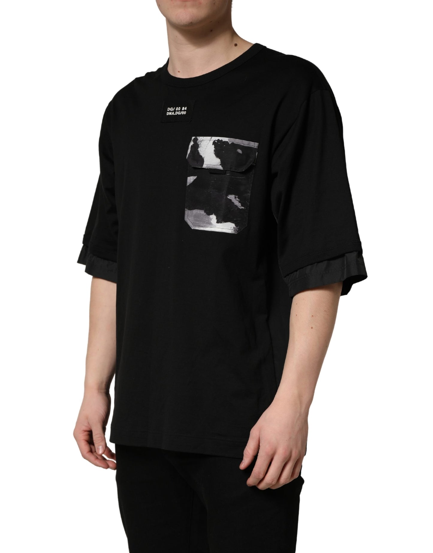 تيشيرت دولتشي آند غابانا أسود مموه بجيب وقصة كبيرة