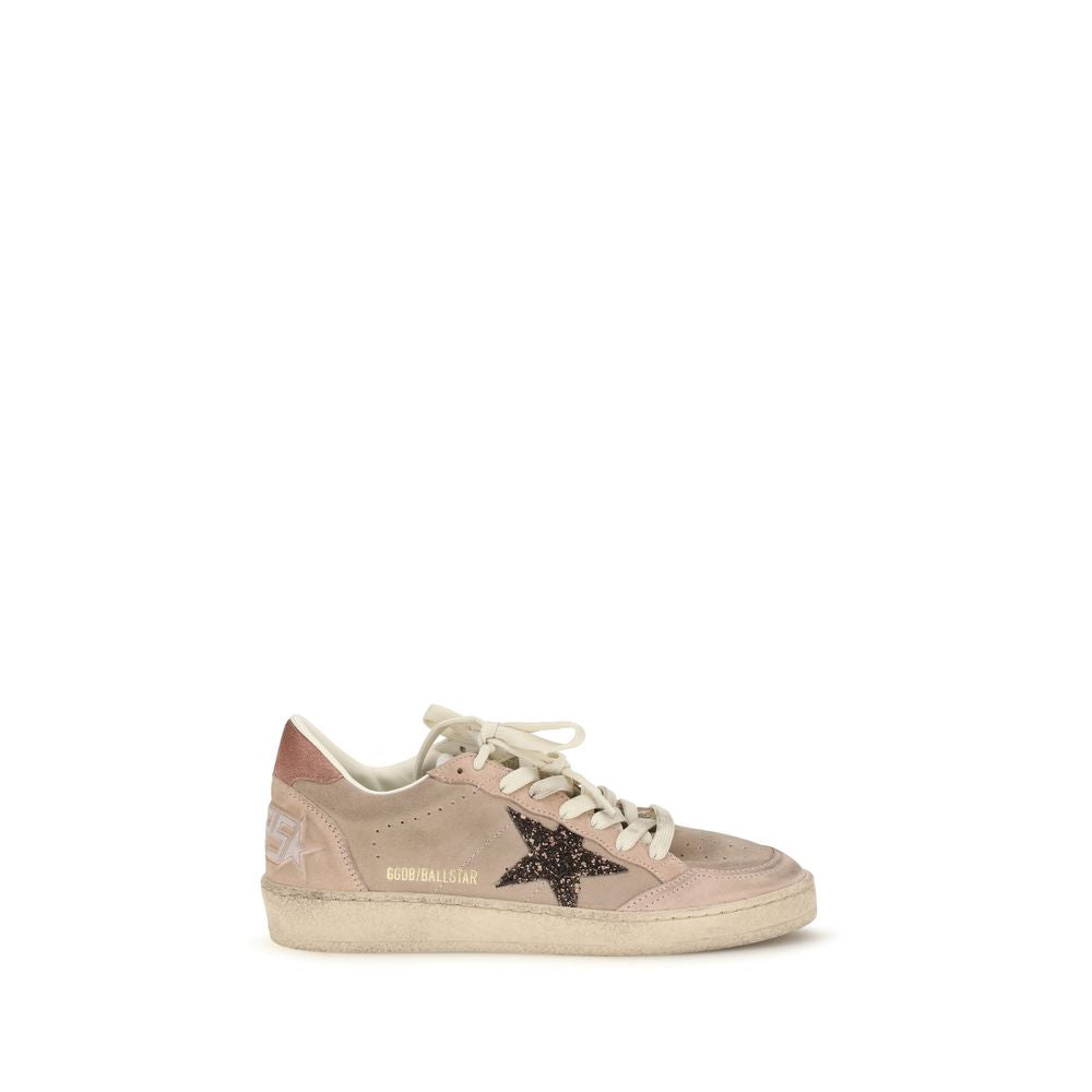 حذاء رياضي منخفض من جلد البقر باللون البيج من Golden Goose