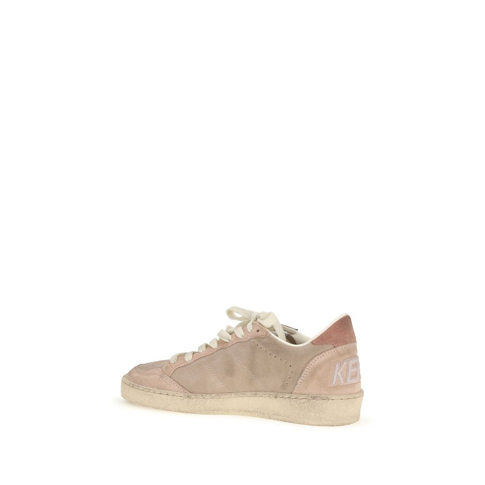 حذاء رياضي منخفض من جلد البقر باللون البيج من Golden Goose