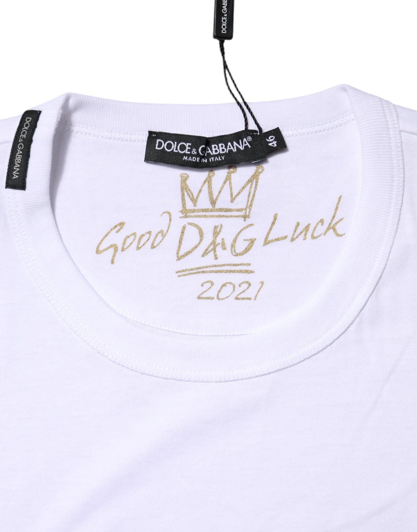 تي شيرت برقبة دائرية من دولتشي آند غابانا باللون الأبيض من القطن "Goodluck 2022"
