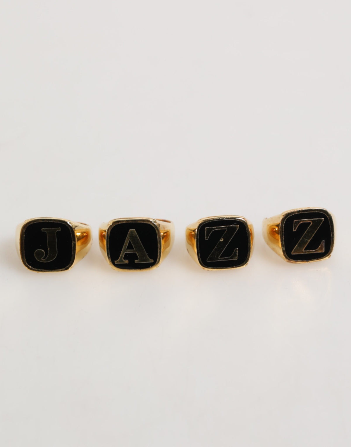 خاتم دولتشي آند غابانا نحاسي مطلي بالذهب قابل للتعديل 4 قطع حروف JAZZ