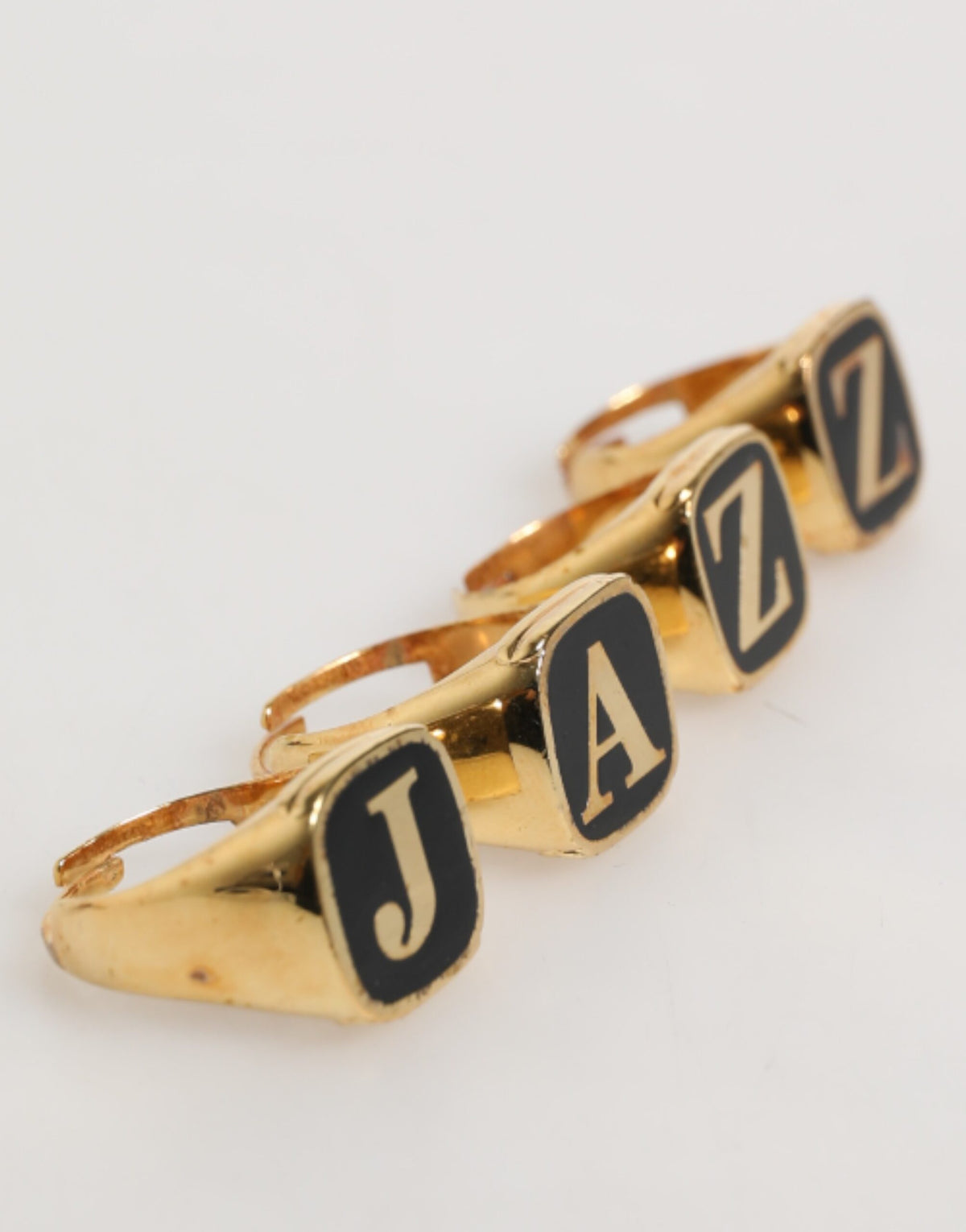 خاتم دولتشي آند غابانا نحاسي مطلي بالذهب قابل للتعديل 4 قطع حروف JAZZ
