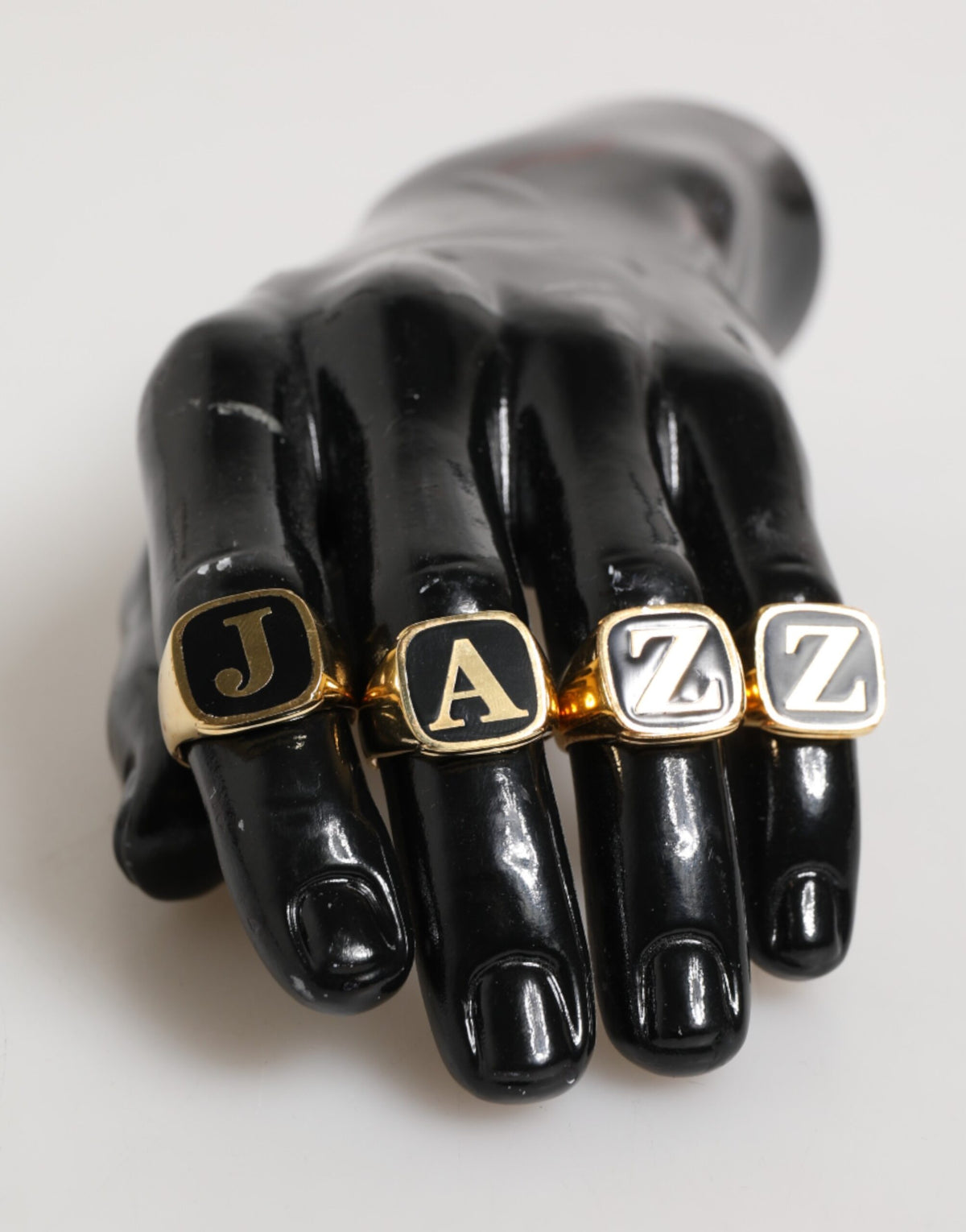 خاتم دولتشي آند غابانا نحاسي مطلي بالذهب قابل للتعديل 4 قطع حروف JAZZ