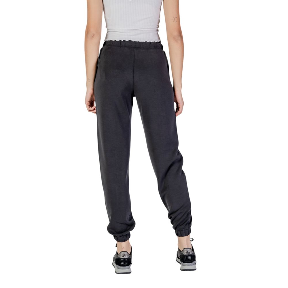 بنطال رياضي (Joggers) من البوليستر الأسود من Guess