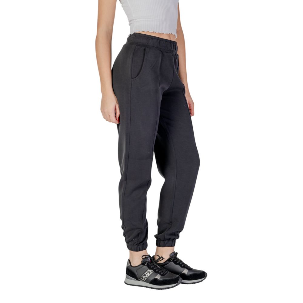 بنطال رياضي (Joggers) من البوليستر الأسود من Guess